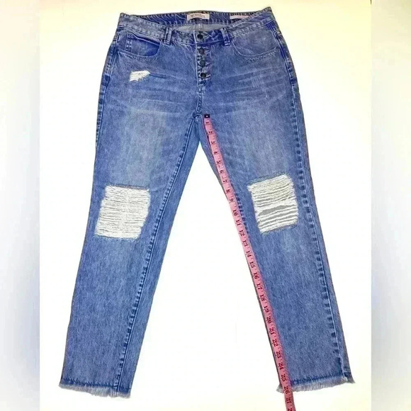 Guess Womens tomboy light wash button fly frayed edge distressed jeans Size 27 - Picture 3 of 7